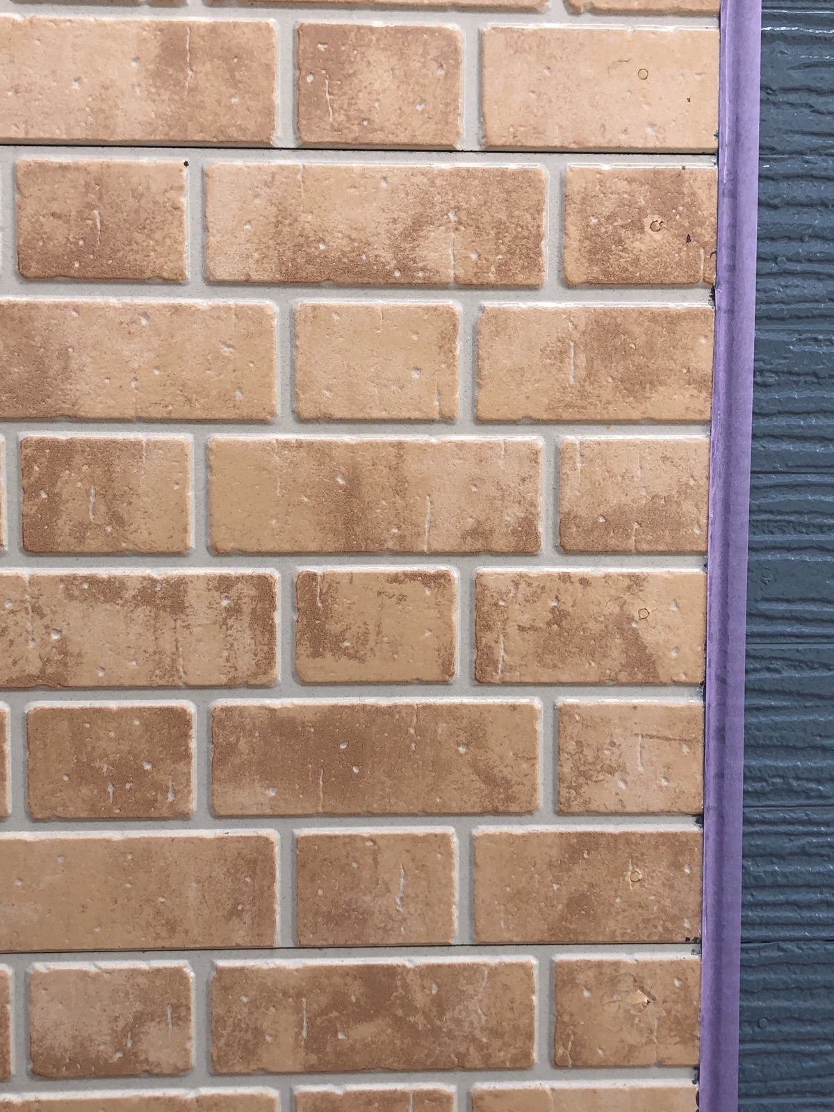 ブルーとタイルのバランスがマッチした外壁塗装の色使いな件 ：ブログ