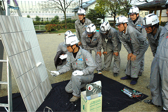 塗装の技術や知識向上に努めている