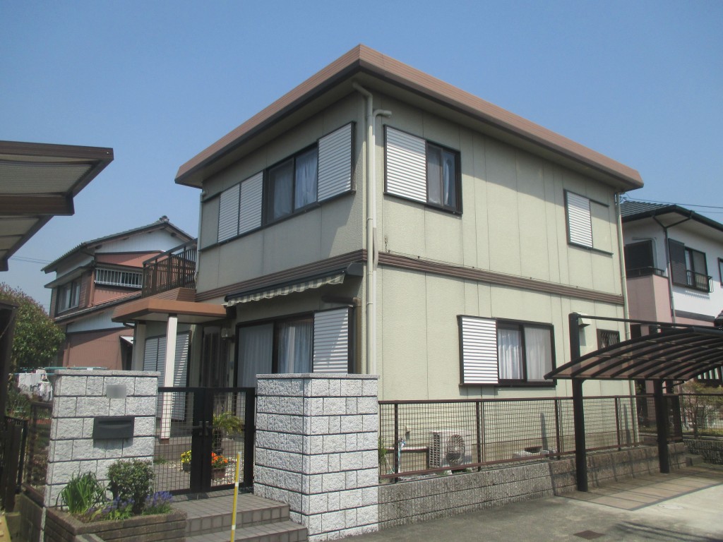 セキスイさんのお家をツートンに塗り替えを折板屋根塗装 三重県 四日市市