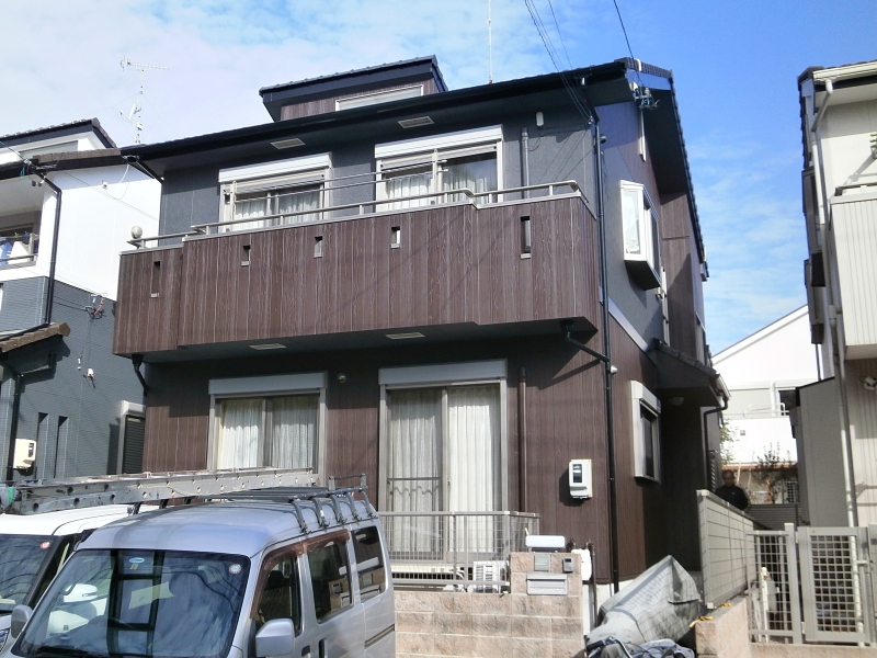 白っぽくなった木目のサイディングが生まれ変わりました 名古屋市名東区 名古屋市で外壁塗装 屋根塗装なら東海工芸 施工実績5500棟