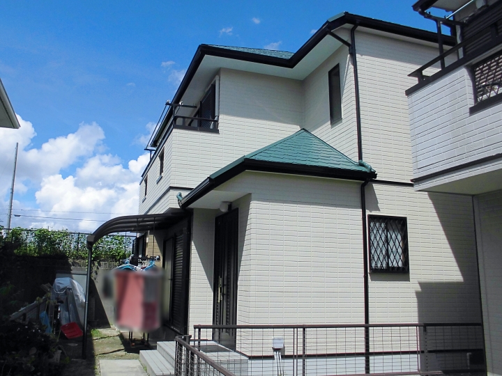 日本ペイントのパーフェクトトップでサイディング塗装、急勾配な屋根塗装　名古屋市緑区
