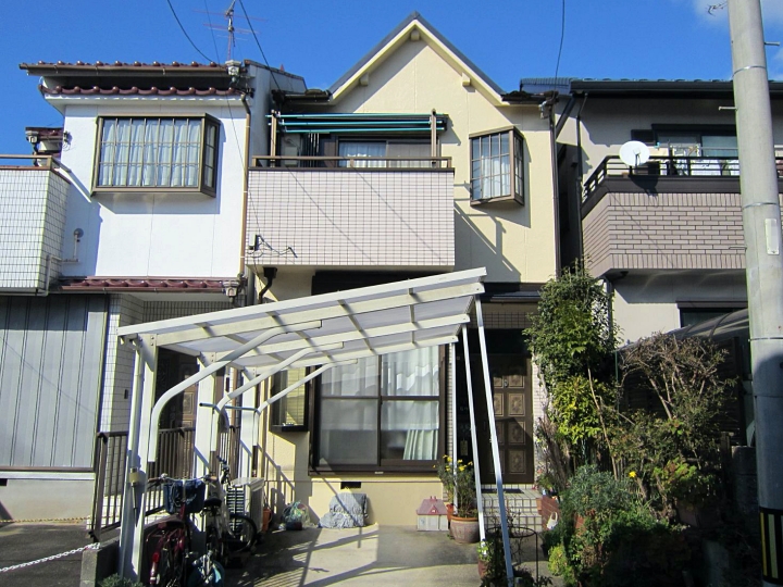白くボロボロになった屋根を葺き替え、オリジナル色の外壁塗装で新品のような仕上がり 名古屋市南区