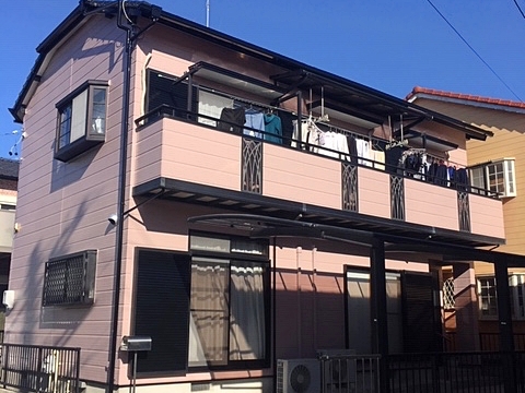外壁ひび割れに人気のアステック塗料で、くすみピンクのモダン塗り替え 北名古屋市