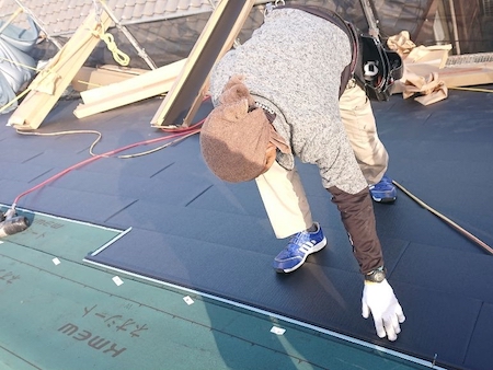 白くボロボロになった屋根を葺き替え、オリジナル色の外壁塗装で新品のような仕上がり 名古屋市南区