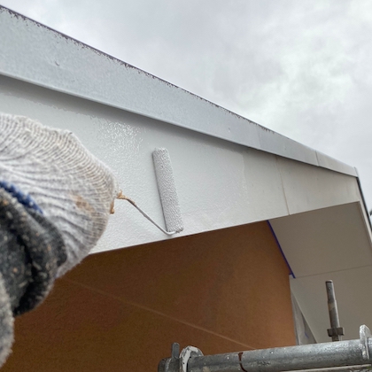 ジョリパット専用塗料でサーモンピンクにカラーチェンジ、屋根は遮熱シリコン塗装　日進市