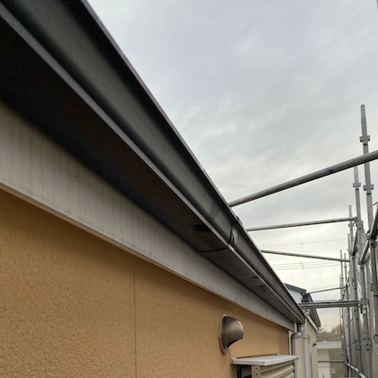 ジョリパット専用塗料でサーモンピンクにカラーチェンジ、屋根は遮熱シリコン塗装　日進市