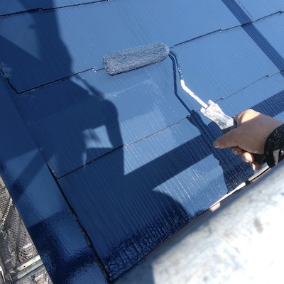 屋根の色をナスコン（紺色）に変えて、さわやかな雰囲気を演出　　名古屋市天白区