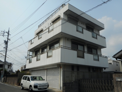白に統一した外壁塗装に日本ペイントのファインパーフェクトトップを採用　豊明市