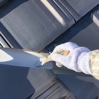 屋根の谷板金塗装,コーキング補修,外壁塗装で防水性も高めて施工　名古屋市緑区