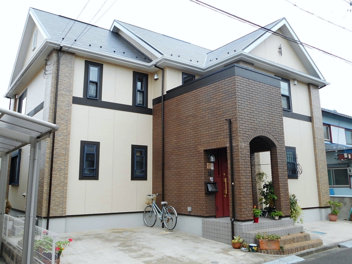 おしゃれな外観イメージはそのままに！外壁と屋根を明るい色で塗り替え　知多市