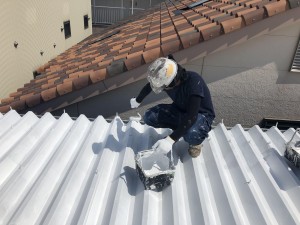 【屋根】暑さ対策のため遮断熱塗料（キルコ）施工中