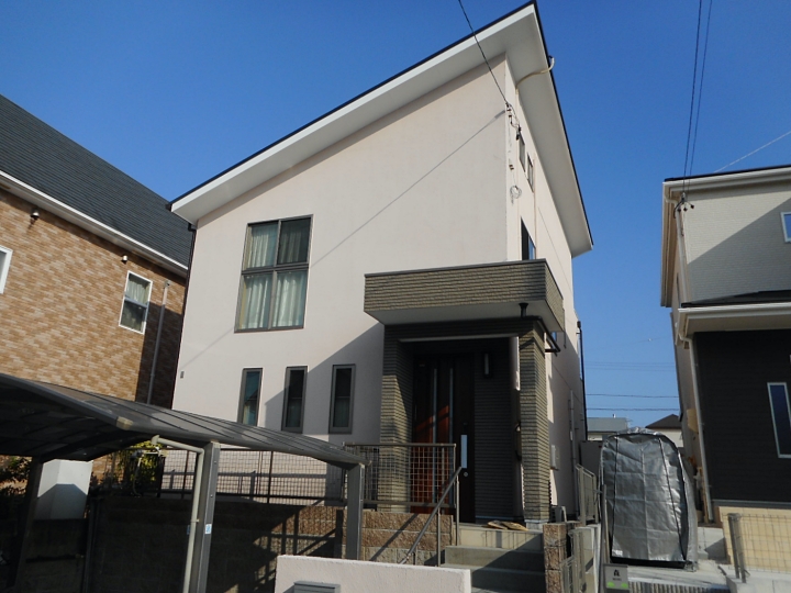 ソーラーパネルのある屋根塗装と風合いそのまま外壁塗装　名古屋市緑区
