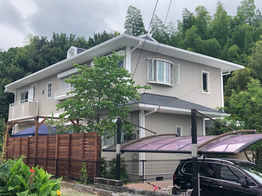 艶を抑えシックなグレー色にパナホーム住宅の屋根外壁塗装！コケ・藻や不具合を回復　日進市