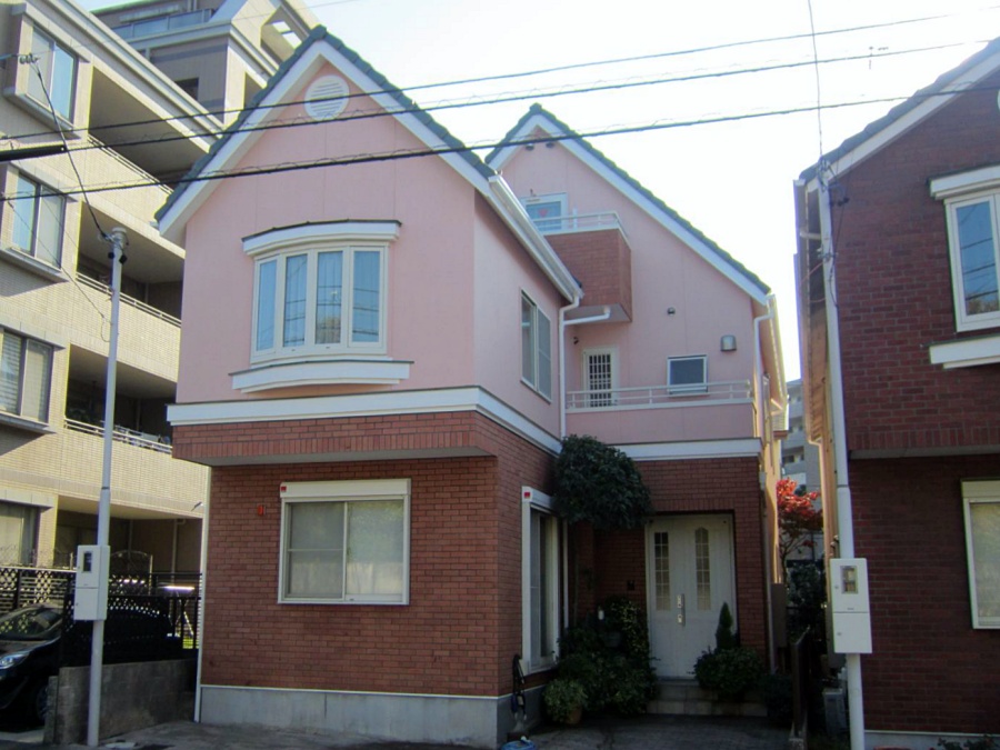 明るいコーラルピンク系の洋風住宅外壁塗装　名古屋市天白区