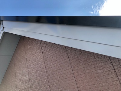 上品な上下ツートンカラーに色分けたトヨタホーム屋根・外壁塗装　豊明市