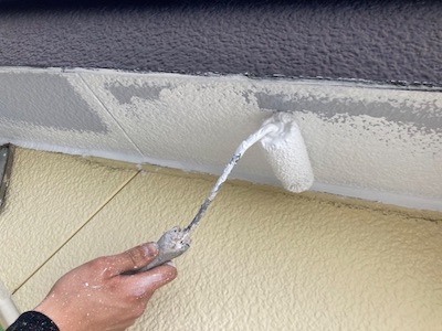 屋根外壁の変色・くすみを解消したツートンに塗り替え　三重郡川越町