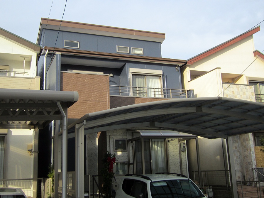 ブルー ブラウンの色遣いがモダンな屋根外壁塗り替え 名古屋市港区 施工事例 名古屋市で外壁塗装 屋根塗装なら東海工芸 施工実績6000棟