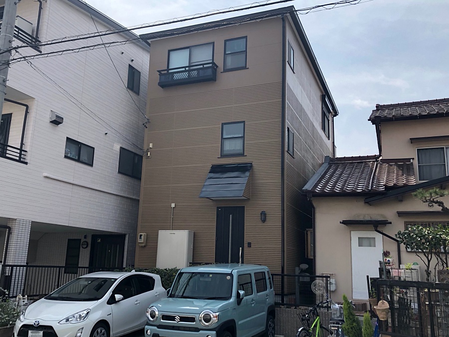 3階建て外壁の変色・色落ち綺麗に！シックな茶色系に外壁・屋根塗装　名古屋市名東区