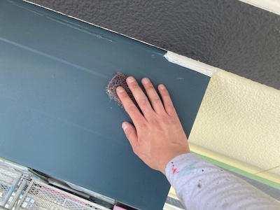 屋根外壁の変色・くすみを解消したツートンに塗り替え　三重郡川越町