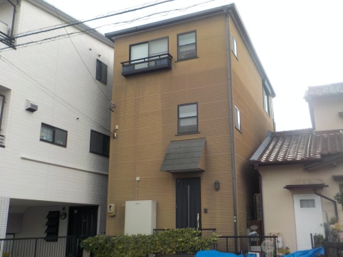 3階建て外壁の変色・色落ち綺麗に！シックな茶色系に外壁・屋根塗装　名古屋市名東区