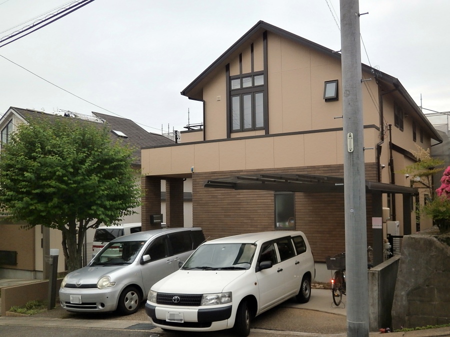 艶を抑えたベージュ×ブラウンのシックな配色が美しい屋根外壁塗り替え　名古屋市千種区