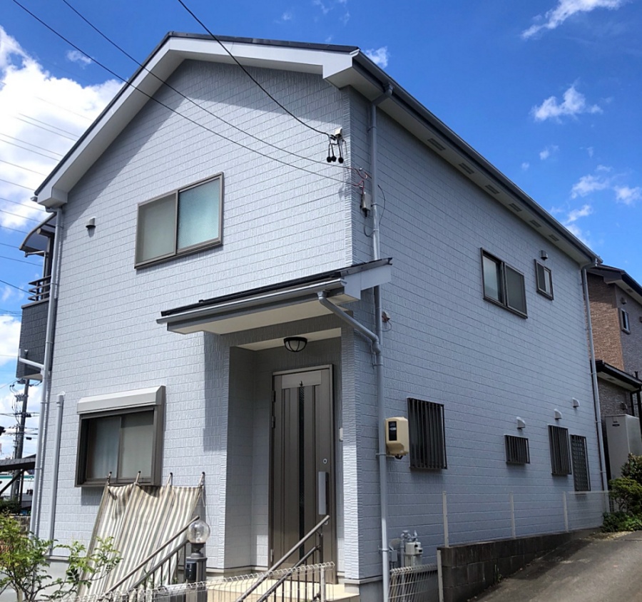 グレーの濃淡色で2色に塗り分けモダンにリフレッシュした屋根・外壁塗装　名古屋市南区