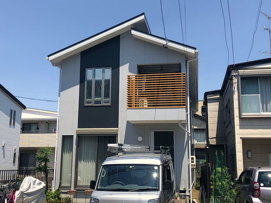 黒のアクセントラインがスタイリッシュに決まった屋根外壁塗装　名古屋市千種区