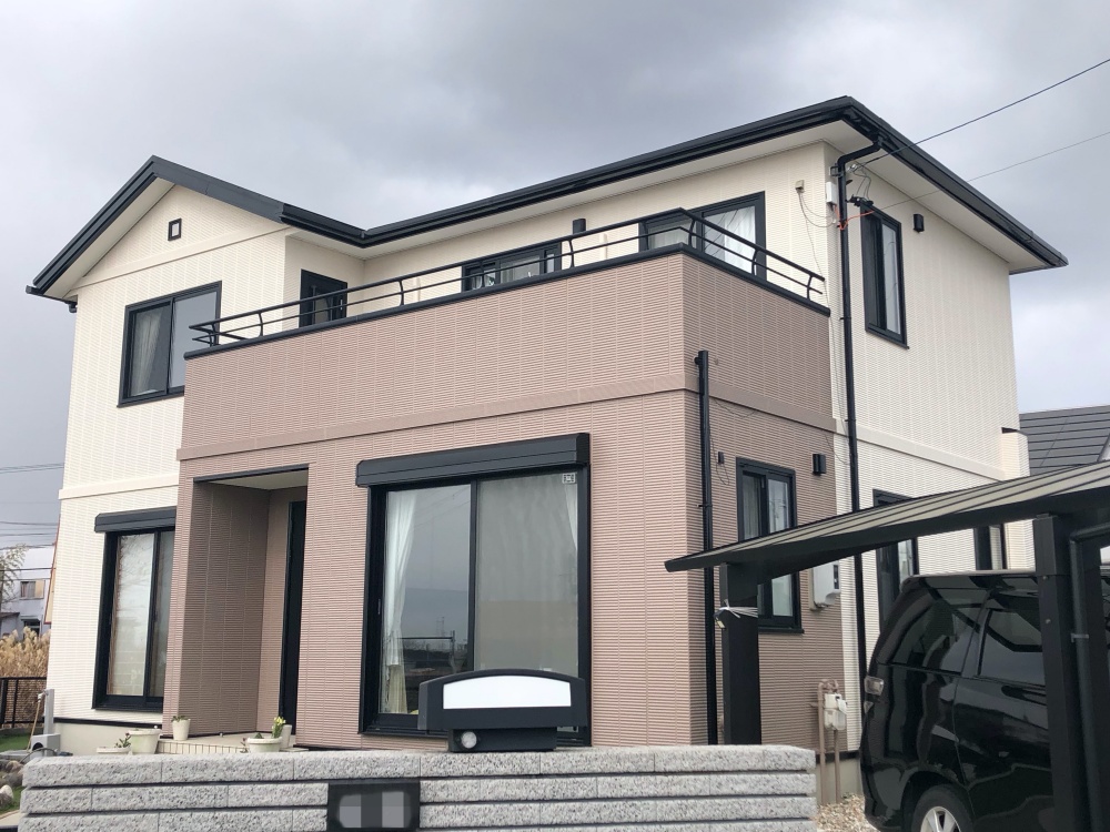 色と塗り分けを変えて新築同様の美しさ！トヨタホーム屋根外壁塗装みよし市