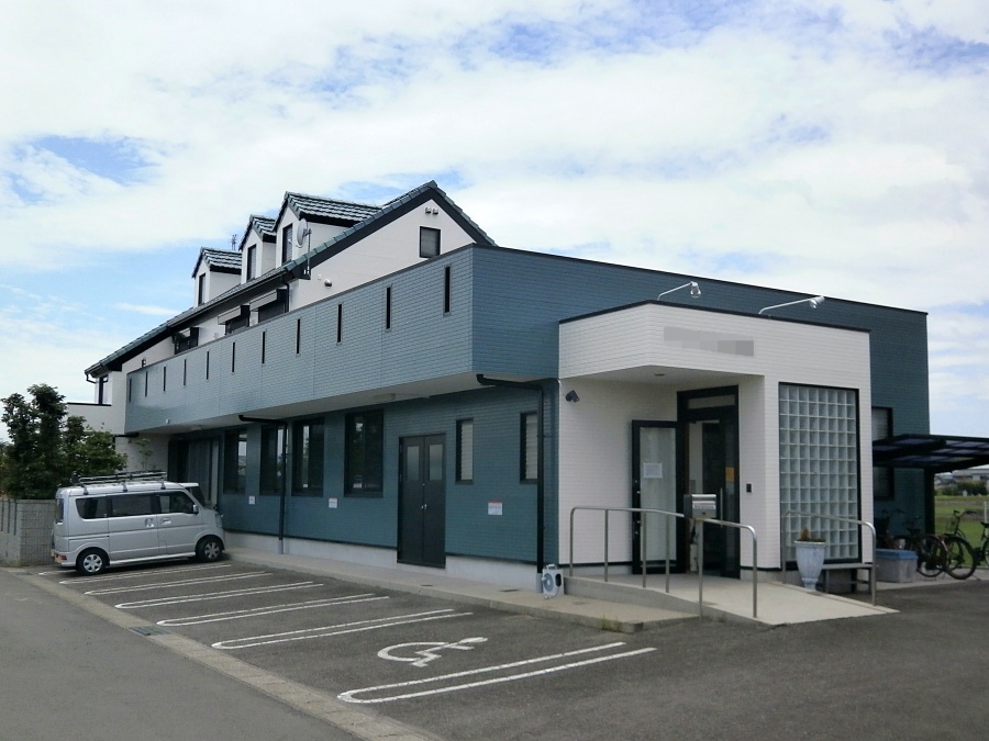 明るくおしゃれな色に一新！施設の外壁塗装、屋根漆喰補修、バルコニー防水　稲沢市