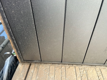 立体感を活かし外壁の上下色分け、折板屋根は遮熱・断熱塗料で塗装　名古屋市南区