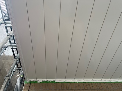 立体感を活かし外壁の上下色分け、折板屋根は遮熱・断熱塗料で塗装　名古屋市南区