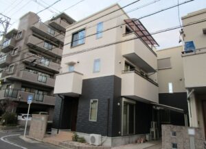 名古屋市千種区タマホームで建てられた3階建てのお家を外壁塗装した件　