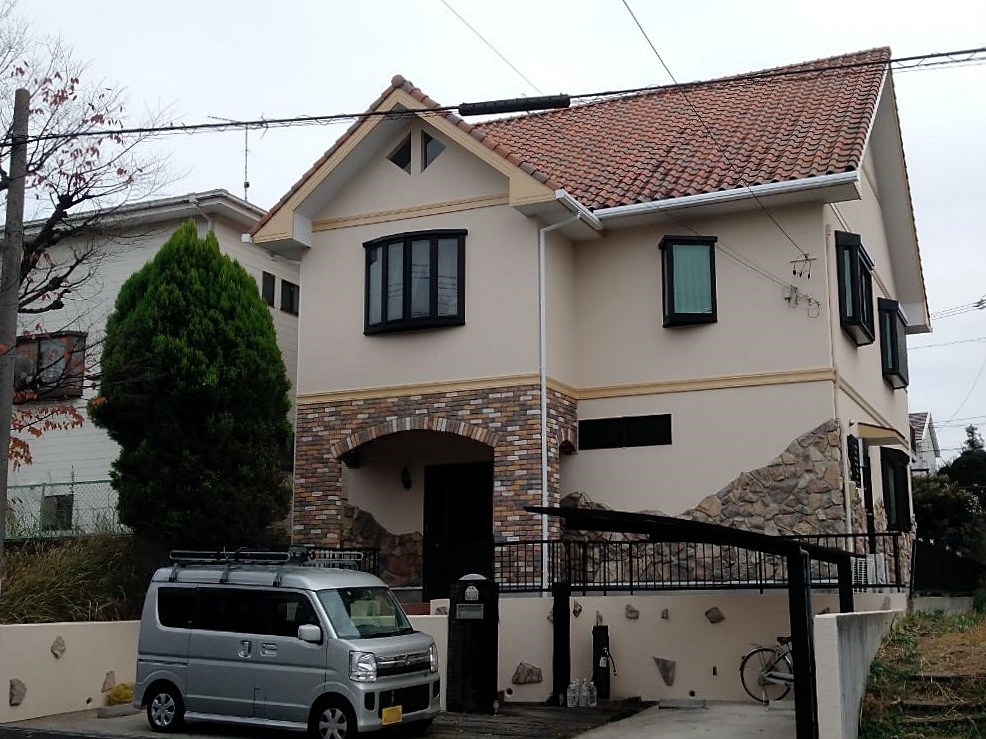 塗り壁がおしゃれな洋風住宅の外壁・擁壁塗装　豊明市