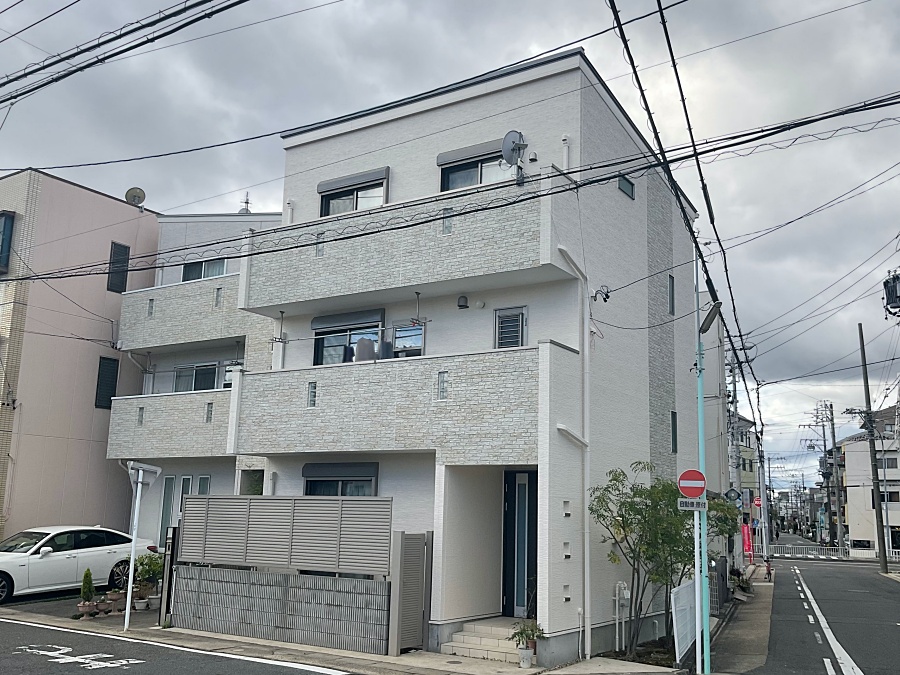 白×クリアにサイディング塗装でスッキリきれいな仕上がり　名古屋市千種区