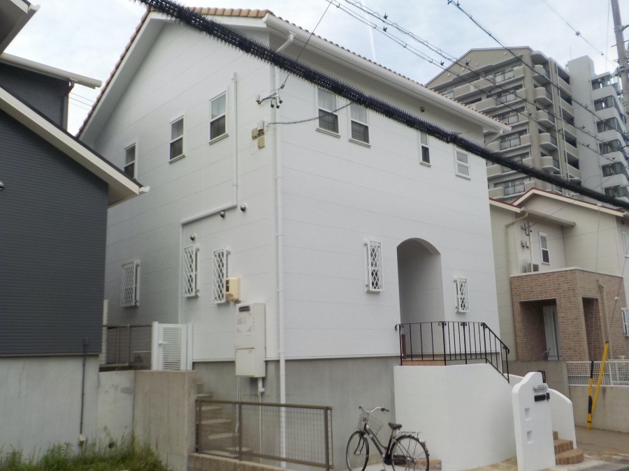 白を基調とした明るく上質感ある外壁に塗り替え　東海市