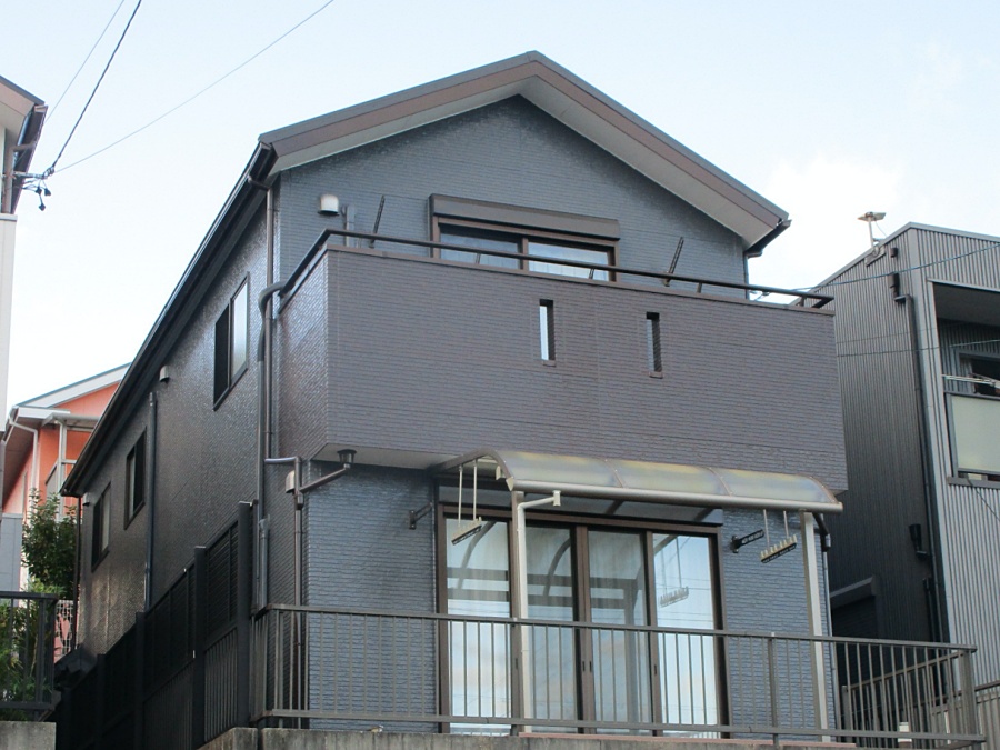 モダンなツートン色に外壁塗装と屋根カバー工事・ベランダ防水　名古屋市天白区