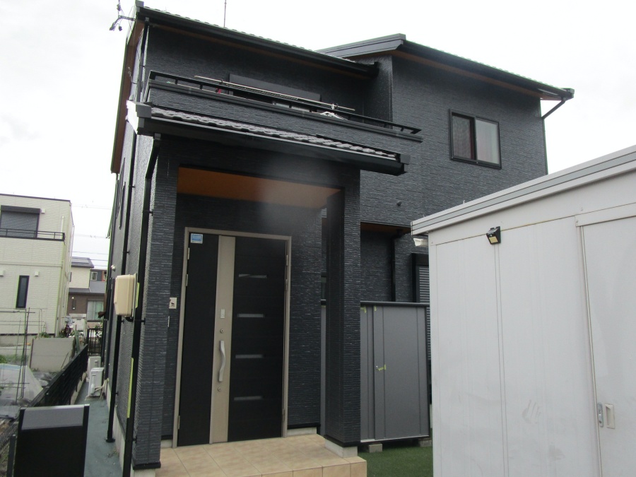グレーブラックでまとめたタマホームの外壁塗り替え　名古屋市港区