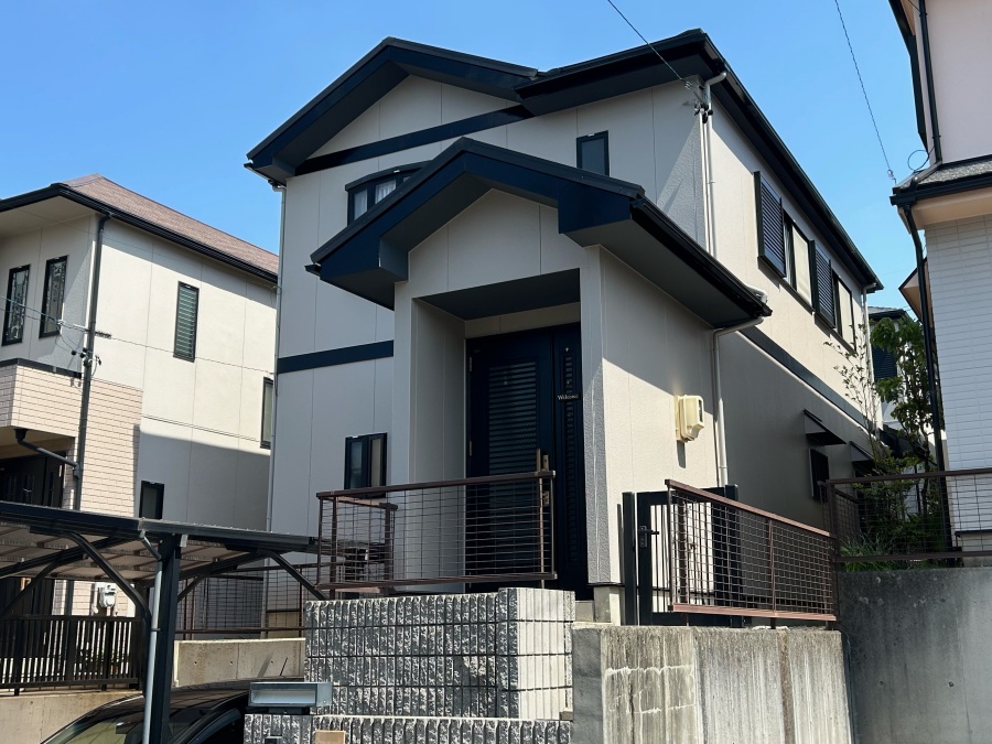 金属屋根カバー工事と外壁塗装でメリハリの効いた仕上がり　名古屋市緑区