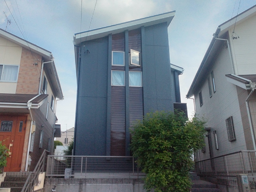 ブラックカラーでかっこいいテイストに大変身した外壁・屋根塗装　名古屋市緑区