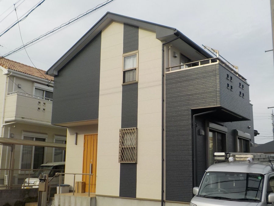 モノトーンカラーのツートンに外壁・屋根塗り替え　名古屋市緑区