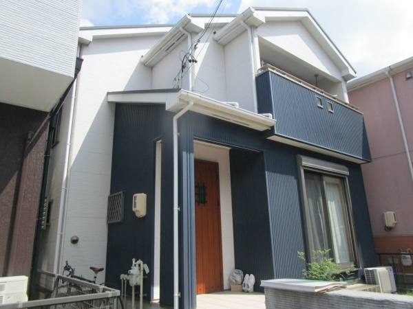 ブルーベースでアバンティア住宅の外壁塗装と金属屋根カバー工事 名古屋市名東区
