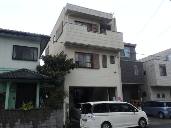 3階建ての外壁ひび割れ補修・グレー色に塗装と防水工事_名古屋市天白区