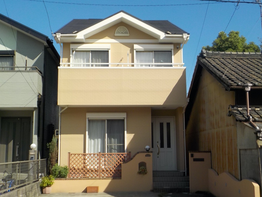 レンガ調サイディングの浮き補修・ビスケット色に塗り替え・屋根塗装_名古屋市港区
