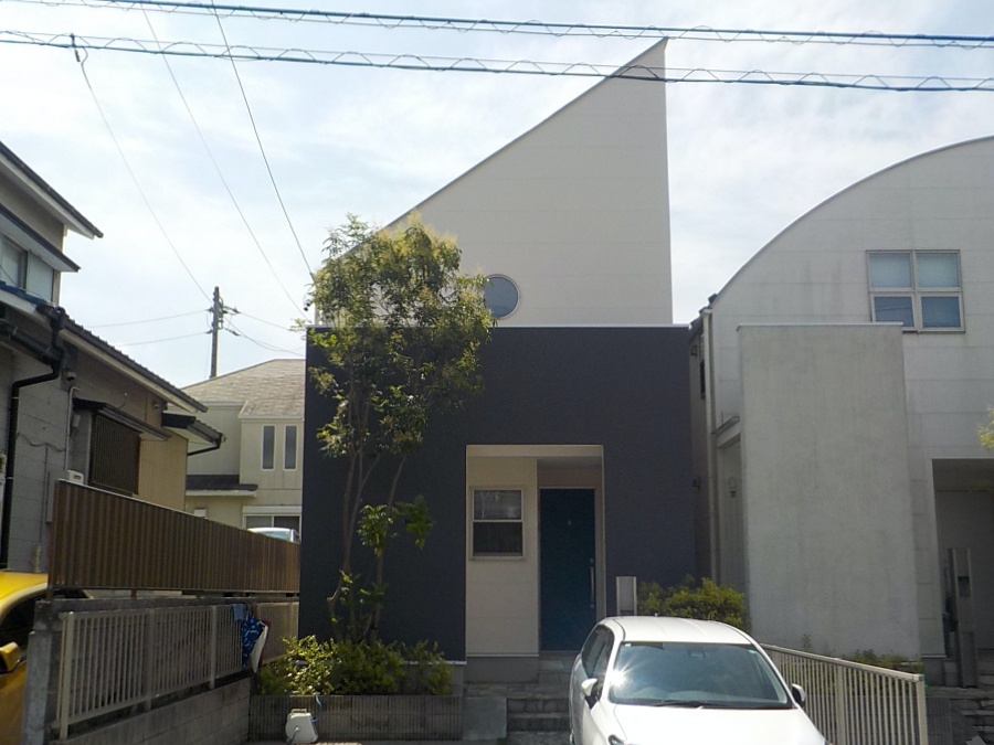 ワントーンからバイカラーに色分けた屋根・外壁塗装　名古屋市緑区
