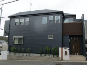ブラック系屋根外壁塗り替え後