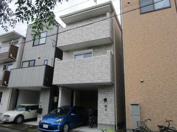 タイル調サイディングの風合いそのままに3階建て外壁・屋根塗装｜名古屋市昭和区