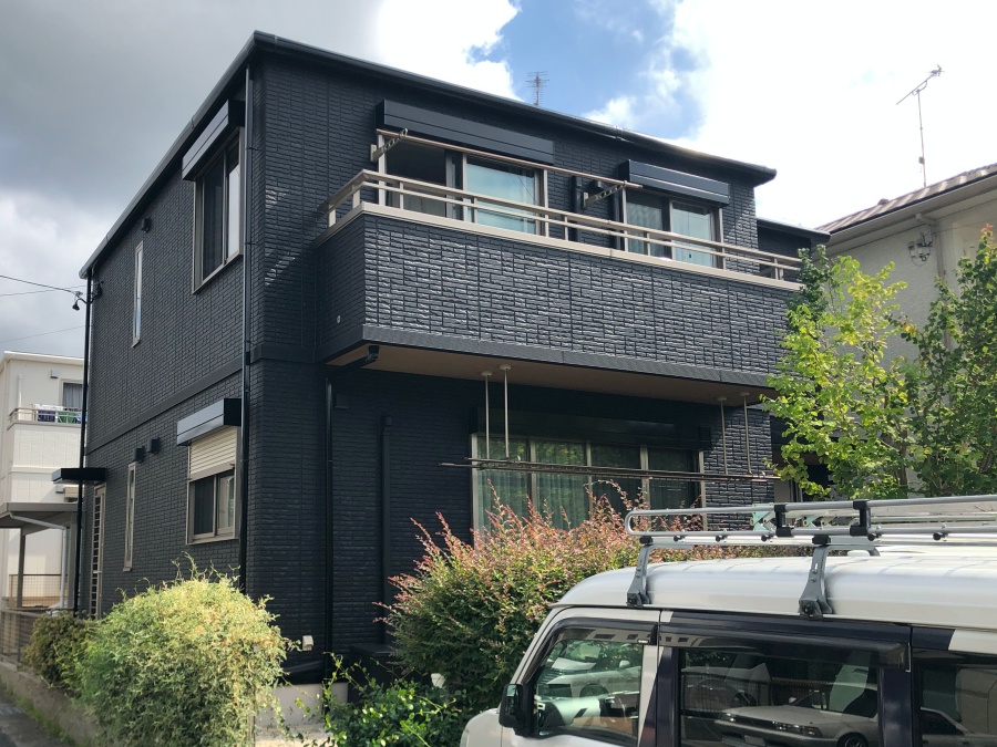 外壁をブラックに塗り替えトヨタホームの外壁塗装・屋上防水工事　大府市