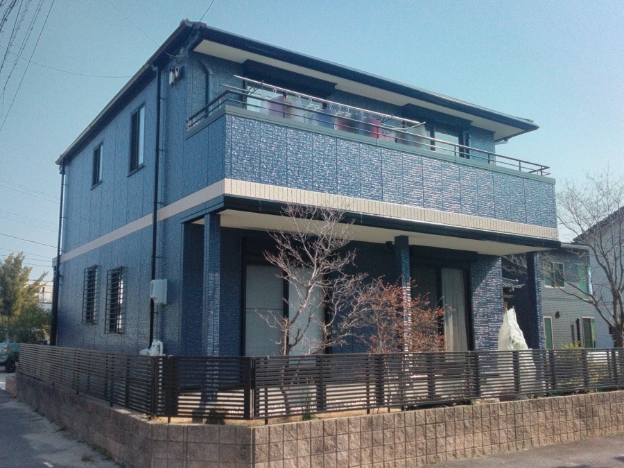 外壁をネイビーにカラーチェンジ！屋根リフォーム工事で住まいを一新｜東浦町