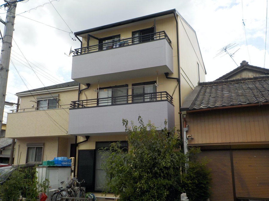 クリーム色で明るい印象に！3階建て住宅の外壁塗装・屋根塗装｜名古屋市南区