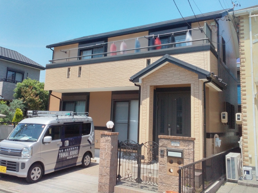 石調サイディングを引き立てる！2色塗りデザイン塗装と屋根リフォーム｜名古屋市港区